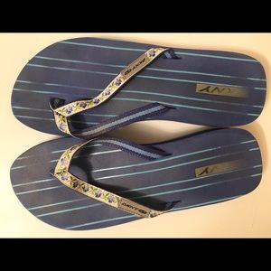 DKNY | Victoria Thong Sandals with Blue Flowers
